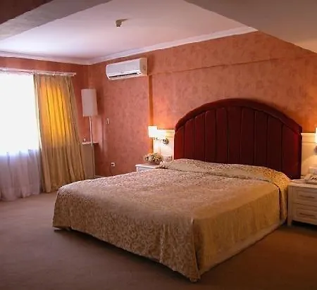 Atay Hotel *